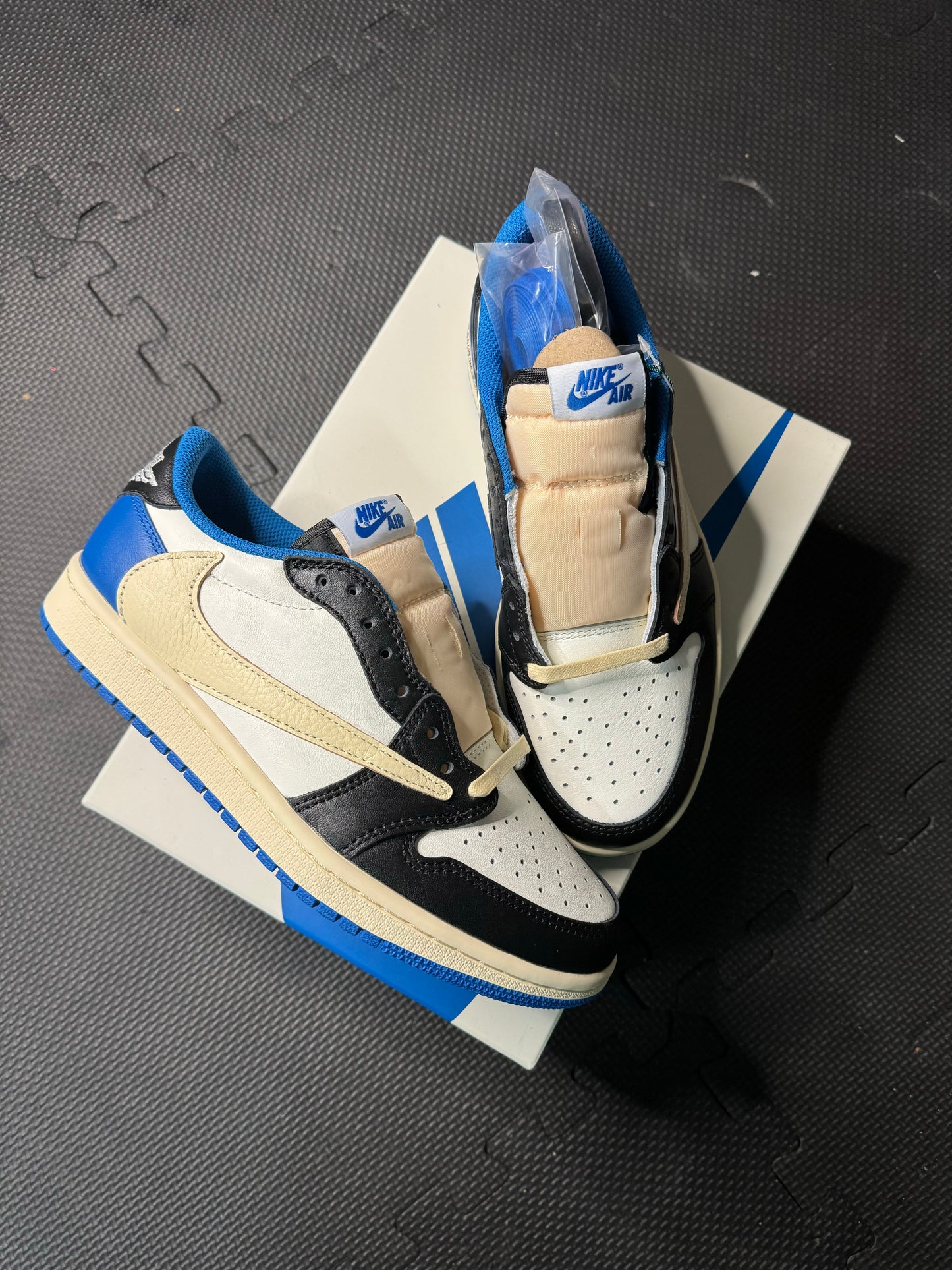 Jordan 1 Retro Low OG x Travis Scott “Fragment”