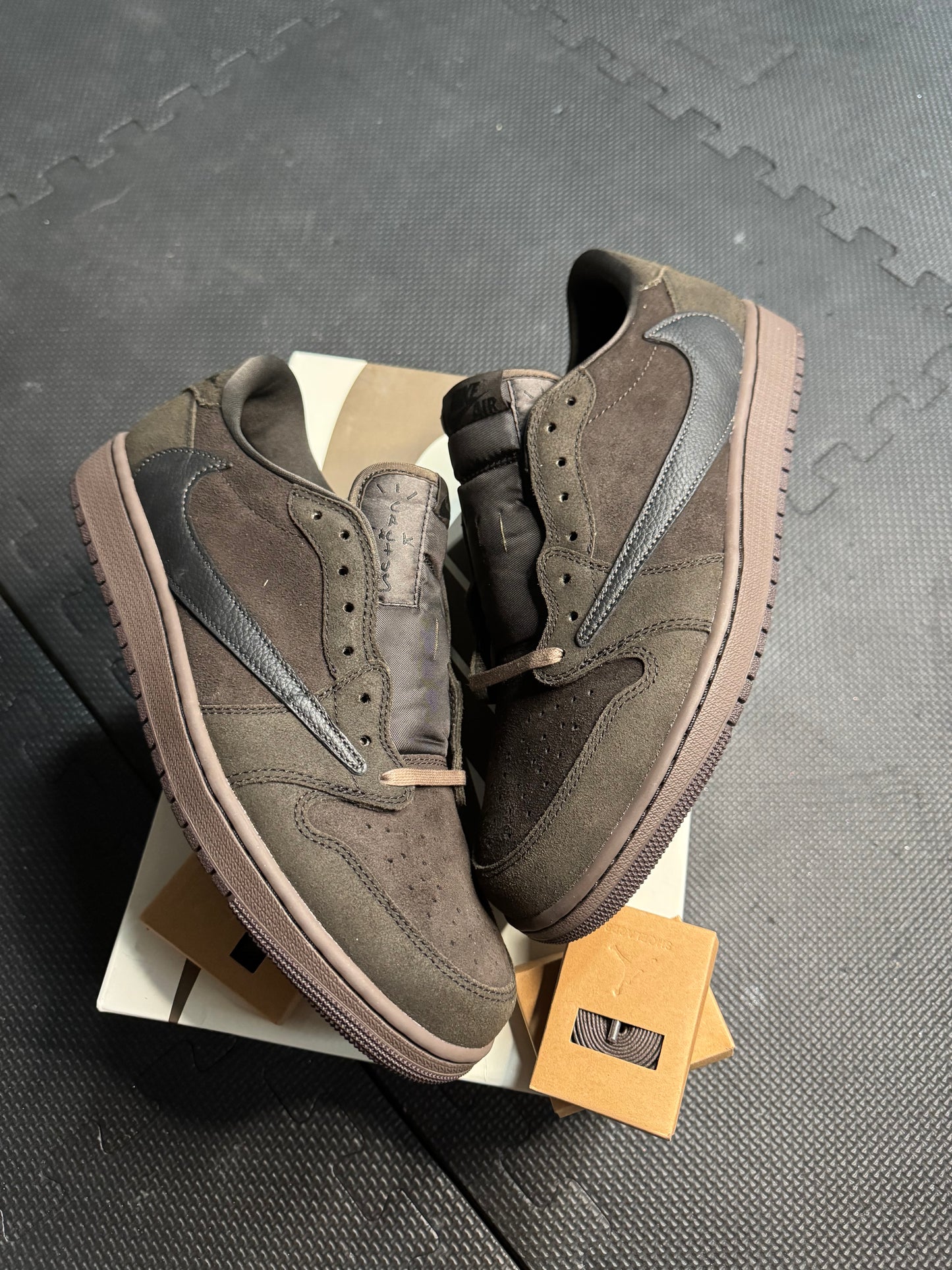 Jordan 1 Retro Low “Velvet Brown”
