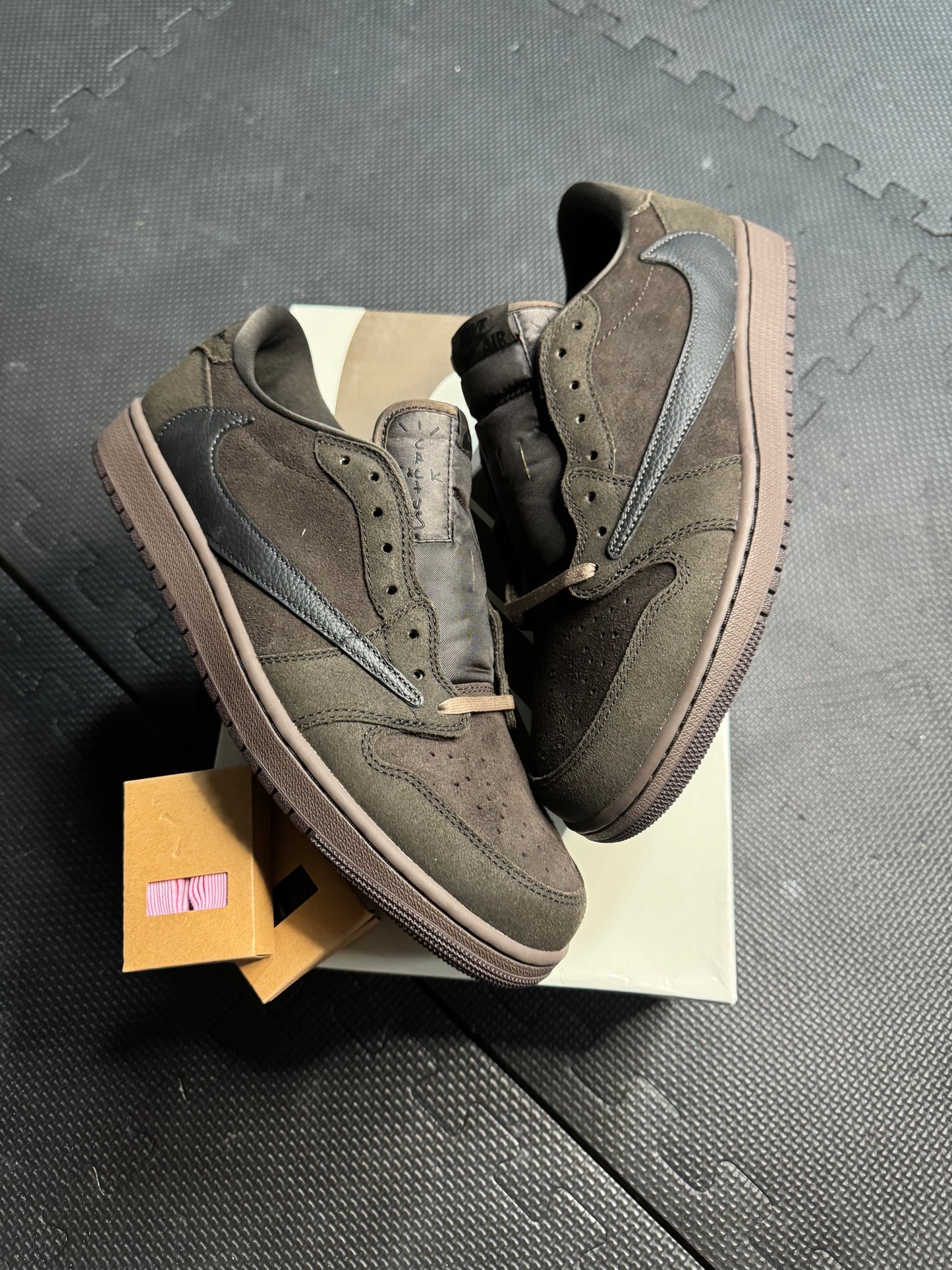 Jordan 1 Retro Low “Velvet Brown”