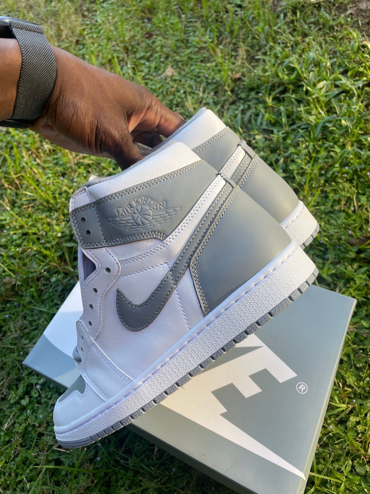 Jordan 1 Retro High OG “Greys”