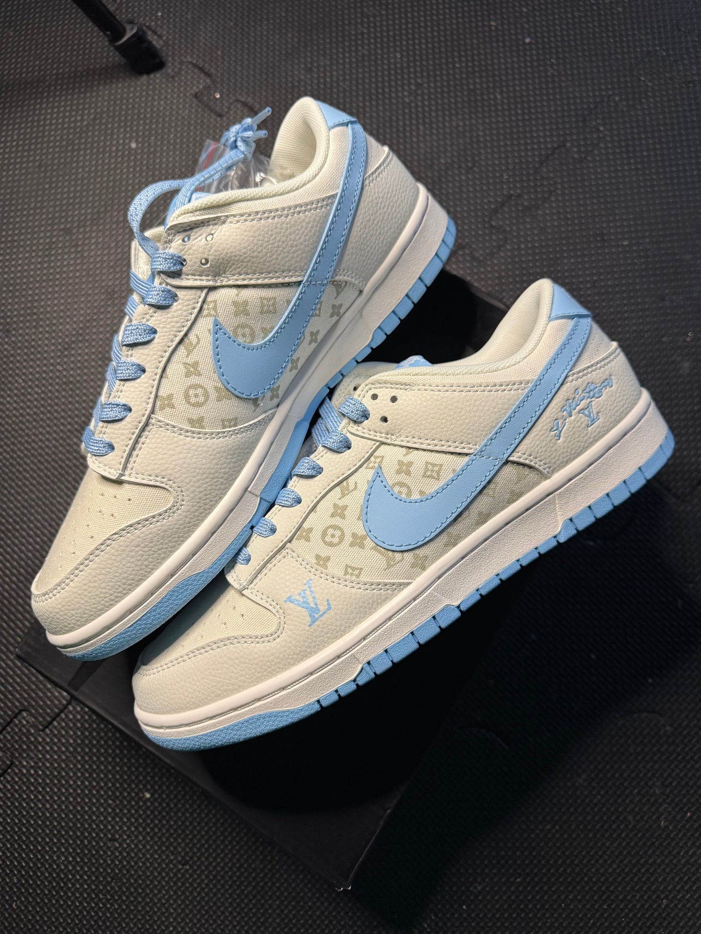 Nike Dunk Low X LV Collab