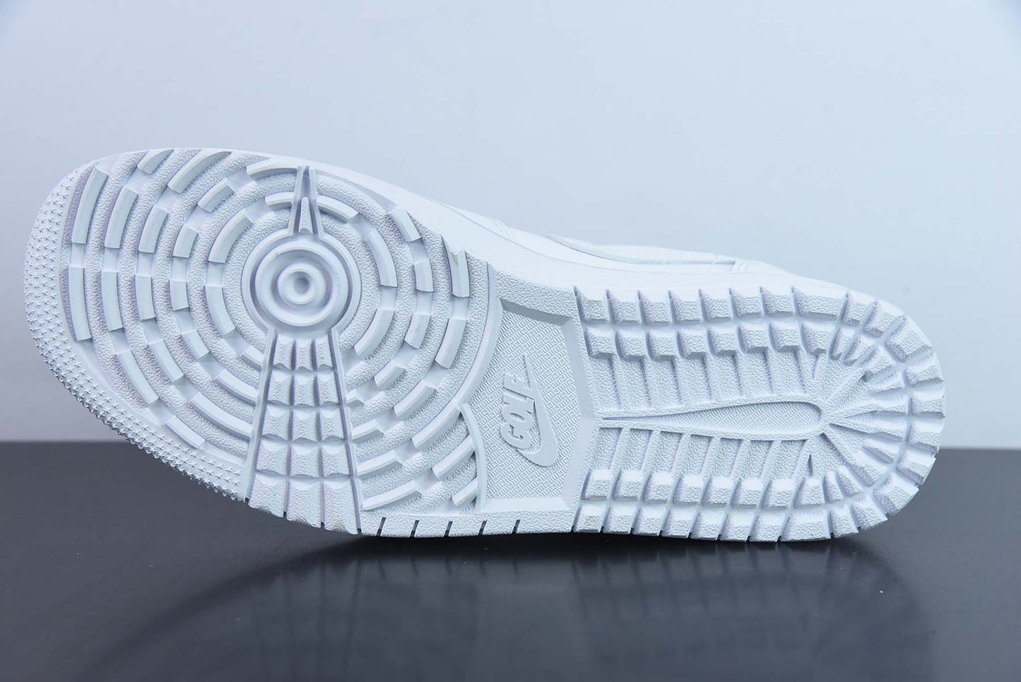 Jordan 1 Retro Low Golf “Triple White”