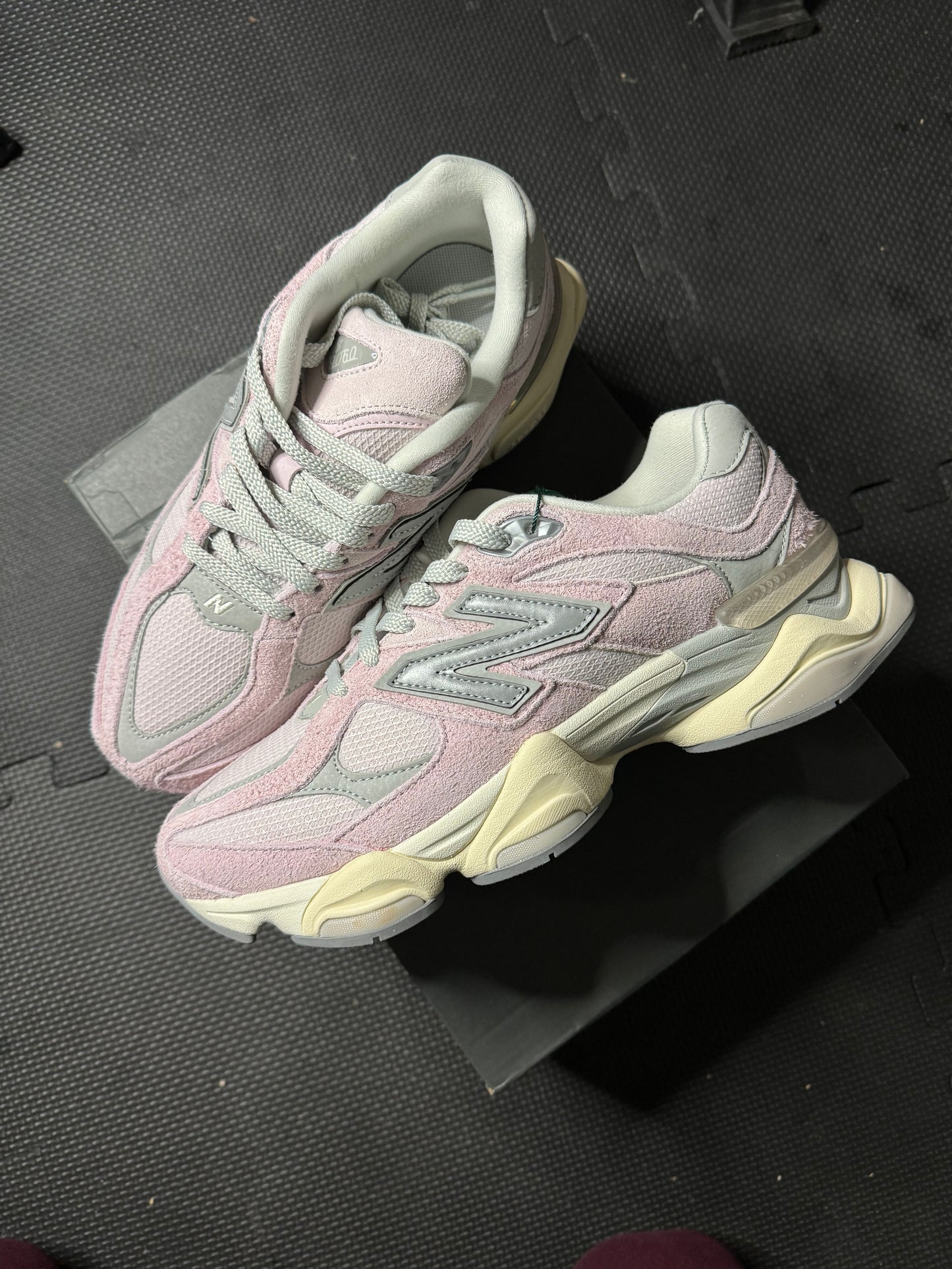 New Balance 9060 “December Sky”