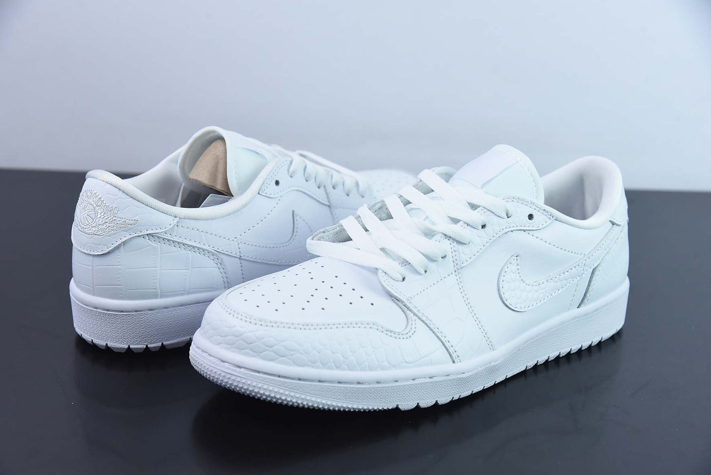 Jordan 1 Retro Low Golf “Triple White”