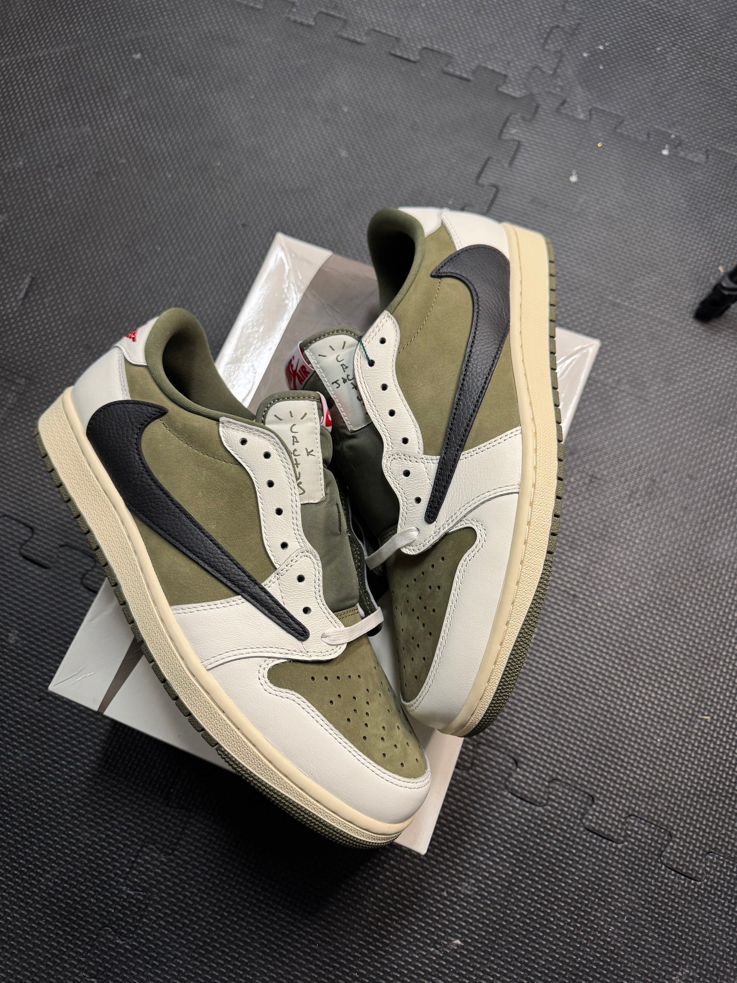Jordan 1 Retro Low OG “Medium Olive”