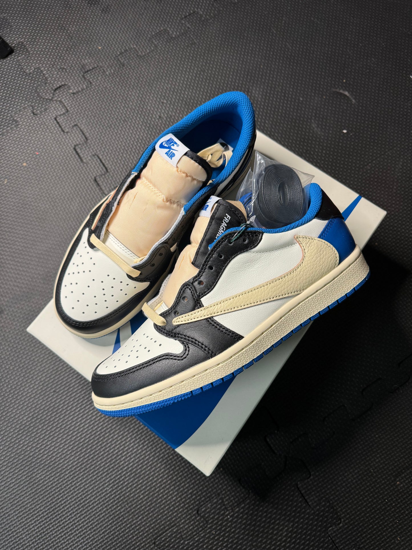 Jordan 1 Retro Low OG x Travis Scott “Fragment”