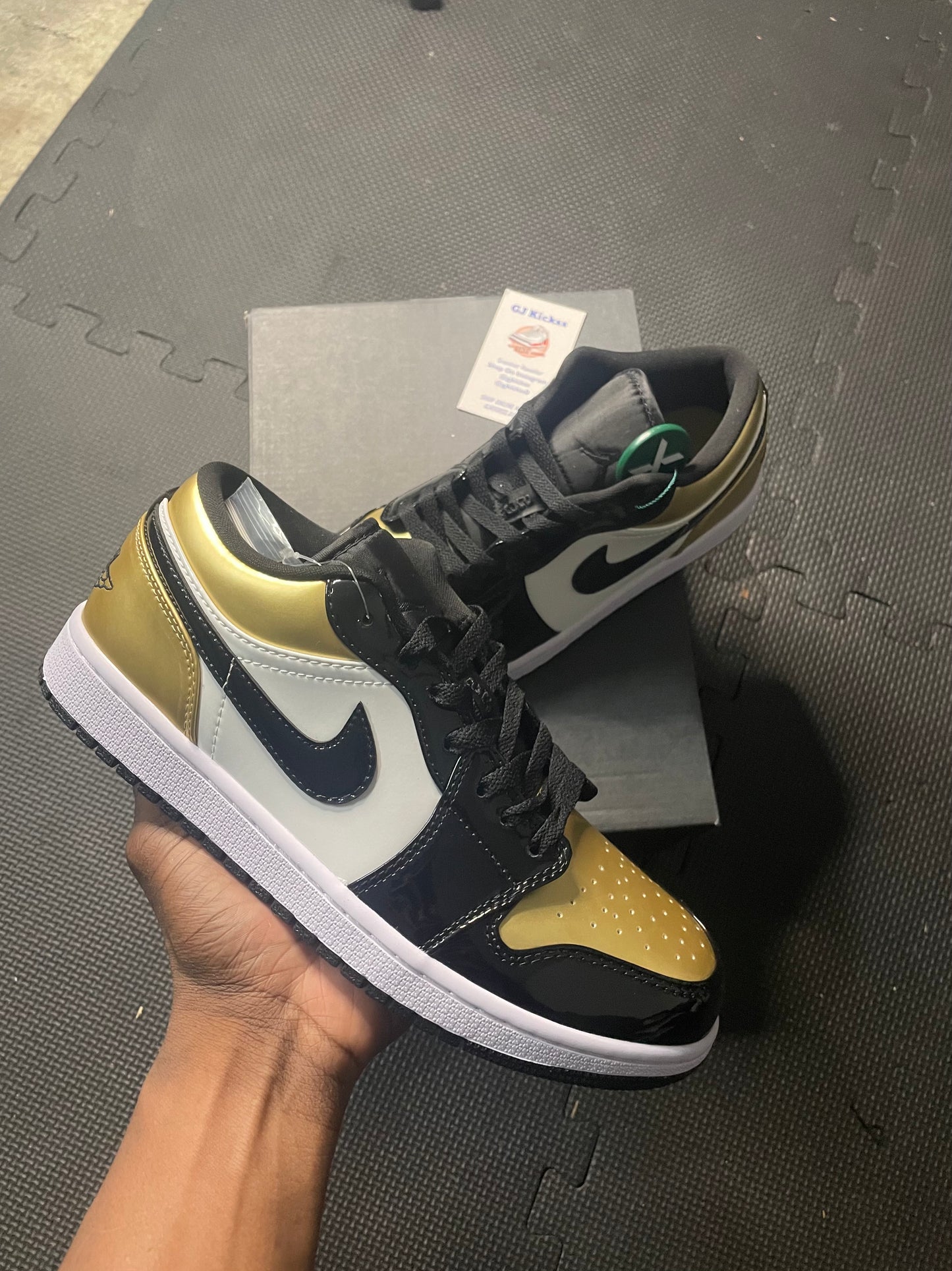 Jordan 1 Low “Gold Toe”