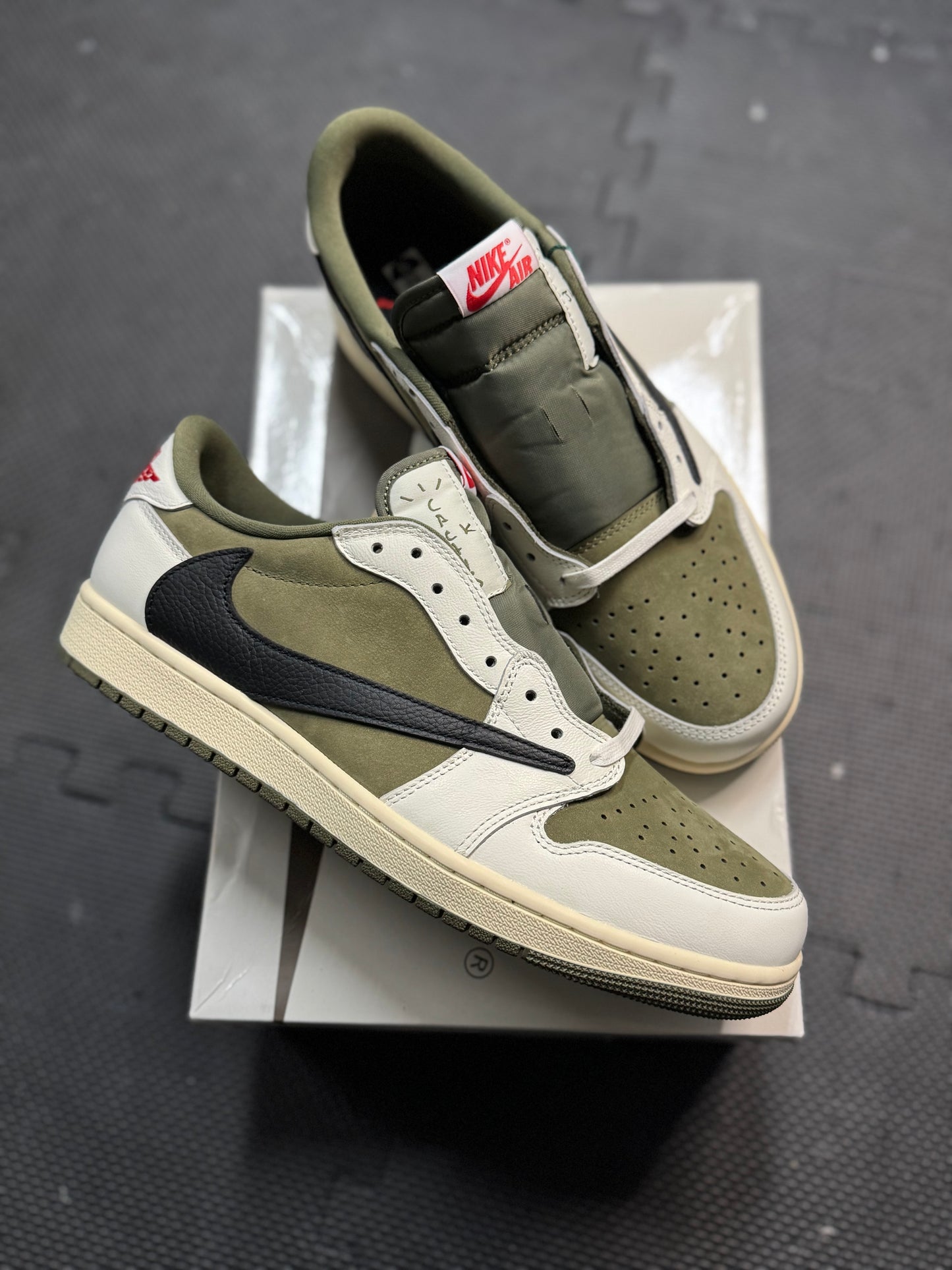 Jordan 1 Retro Low OG “Medium Olive”