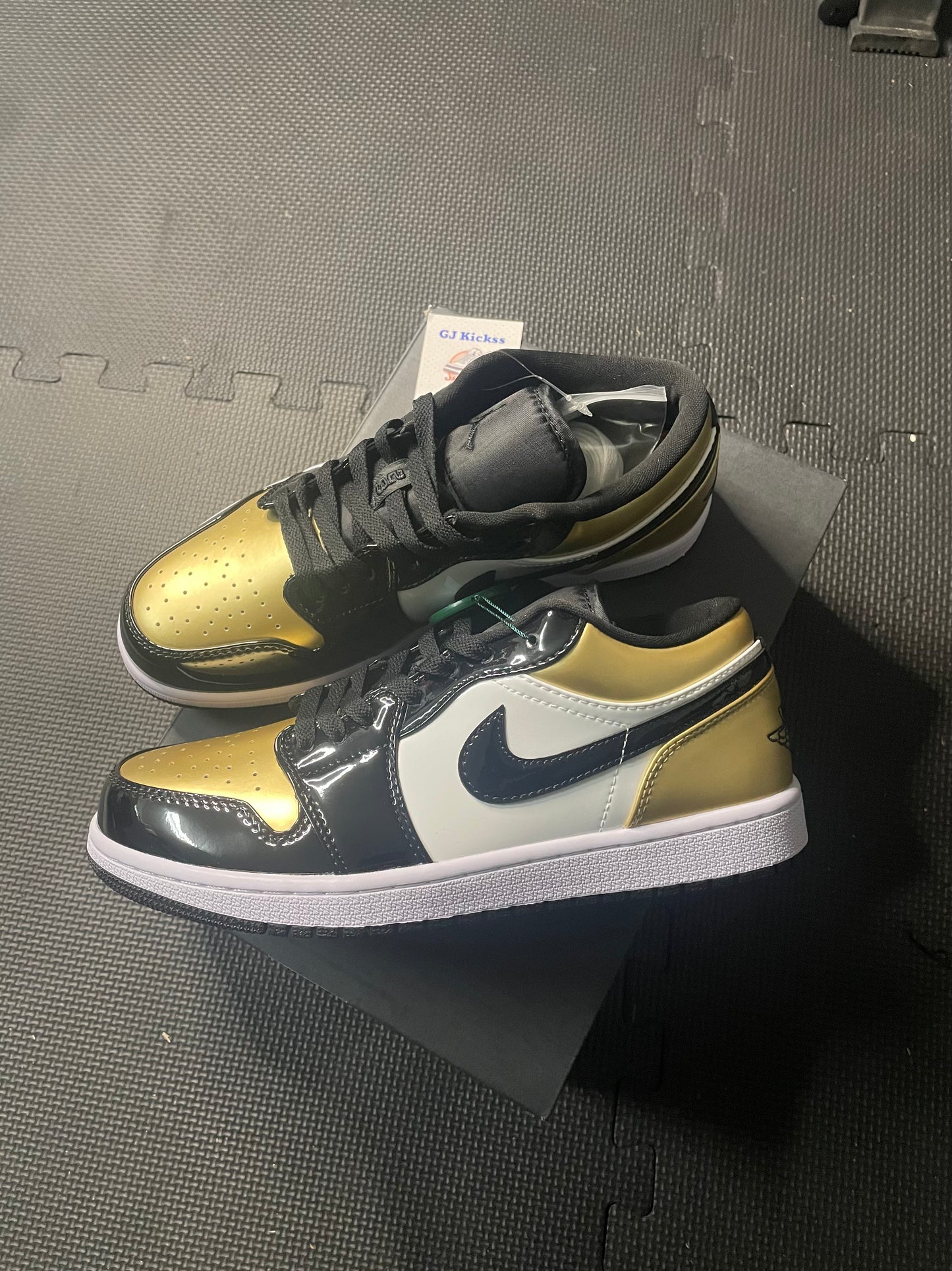 Jordan 1 Low “Gold Toe”