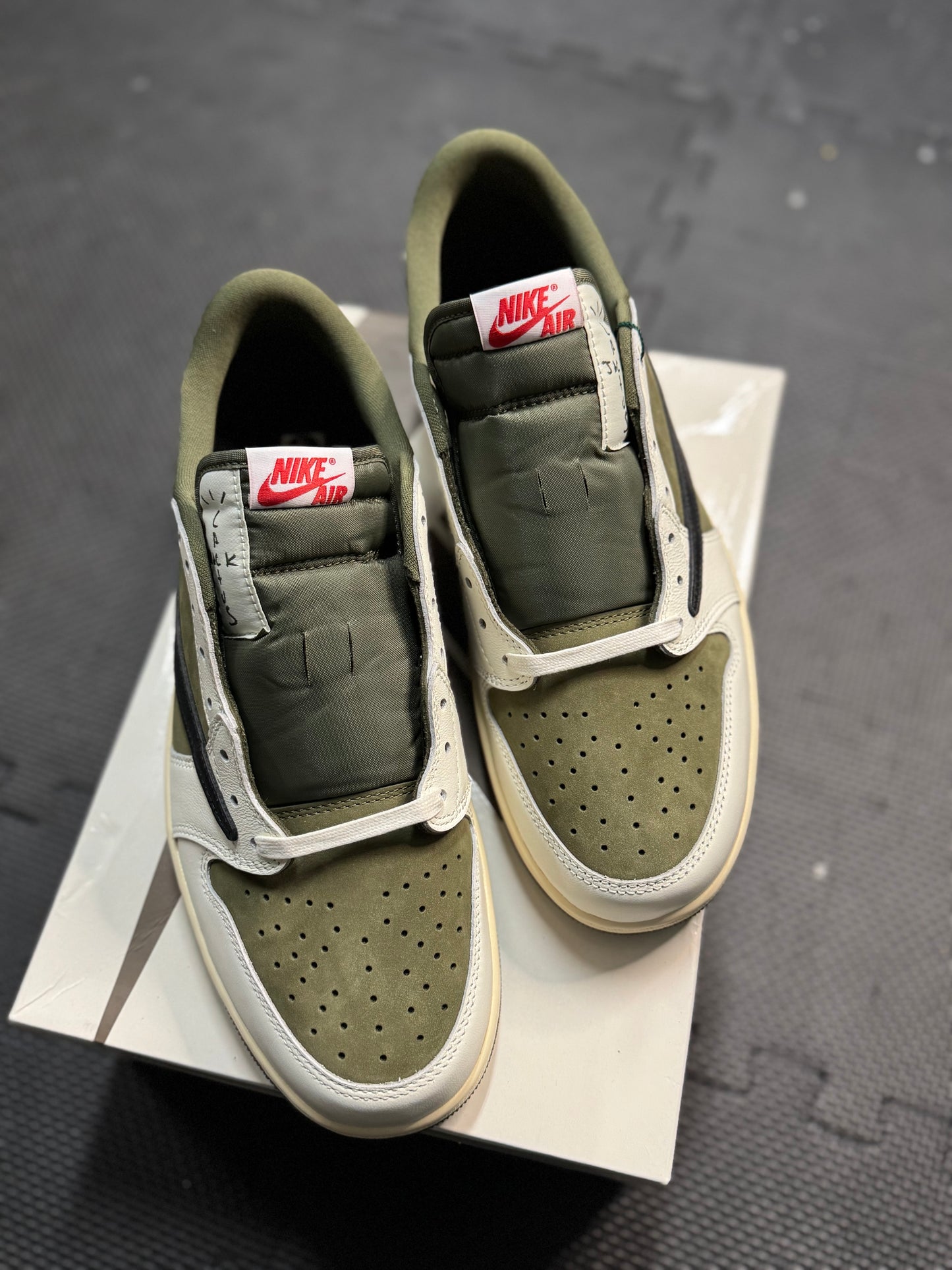 Jordan 1 Retro Low OG “Medium Olive”