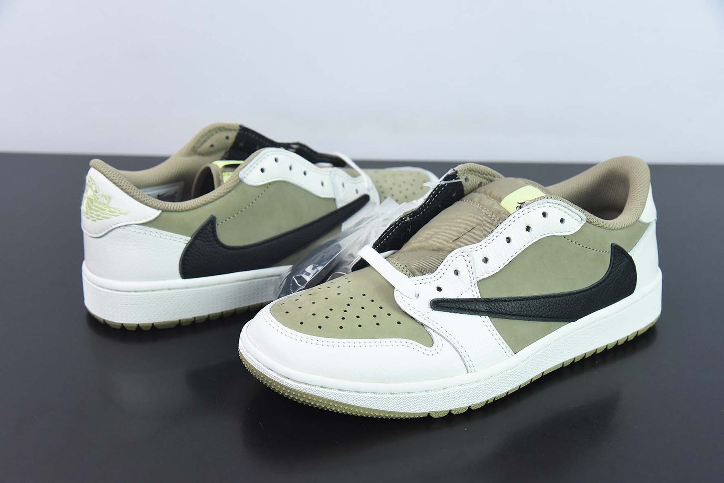 Travis Scott x Jordan 1 Low Golf “Neutral Olive”