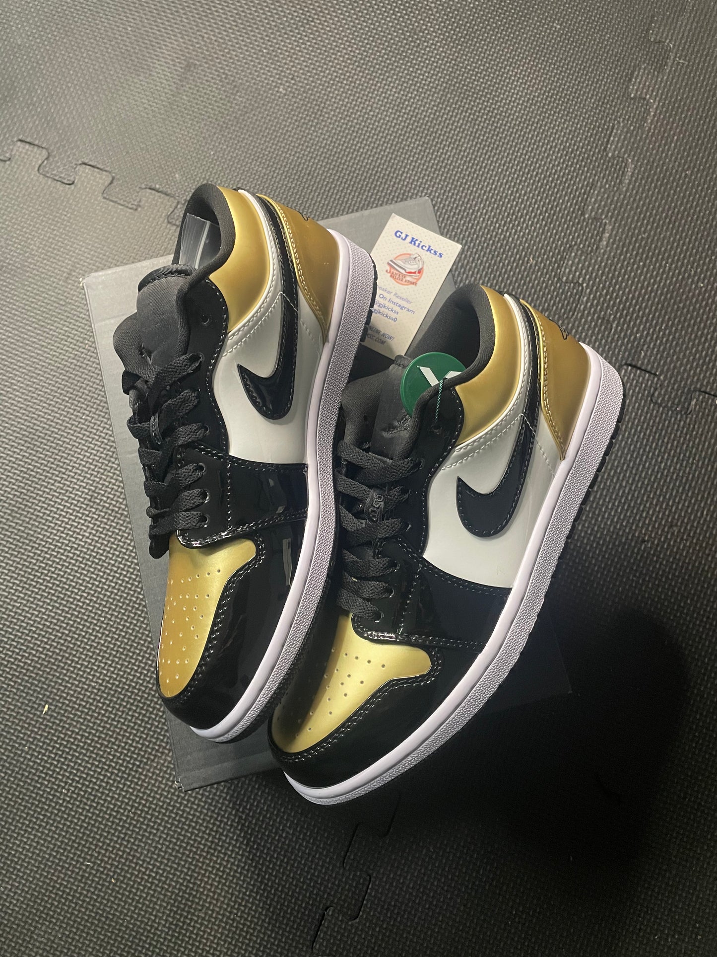 Jordan 1 Low “Gold Toe”