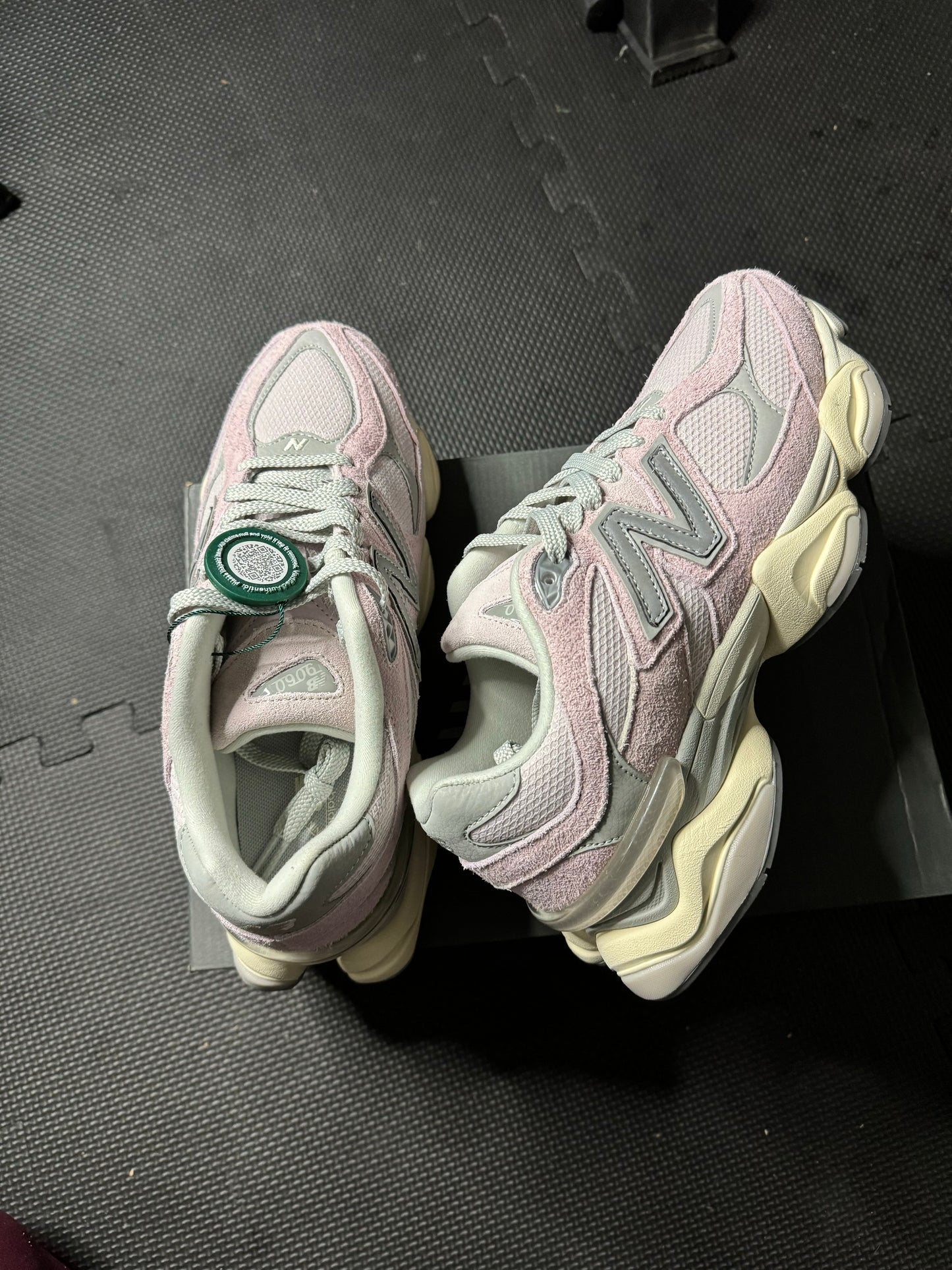 New Balance 9060 “December Sky”