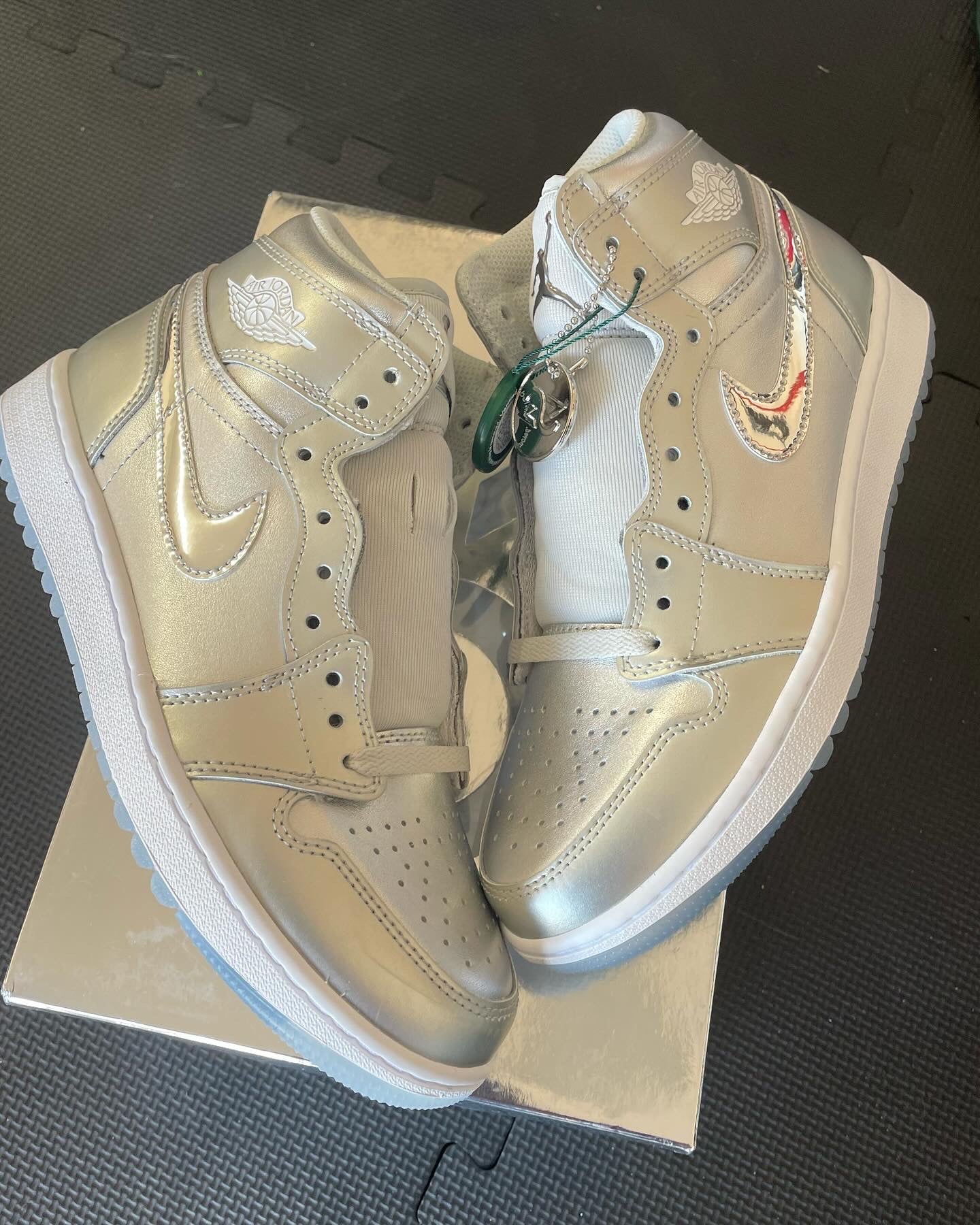 Jordan 1 High Golf “Gift Giving”