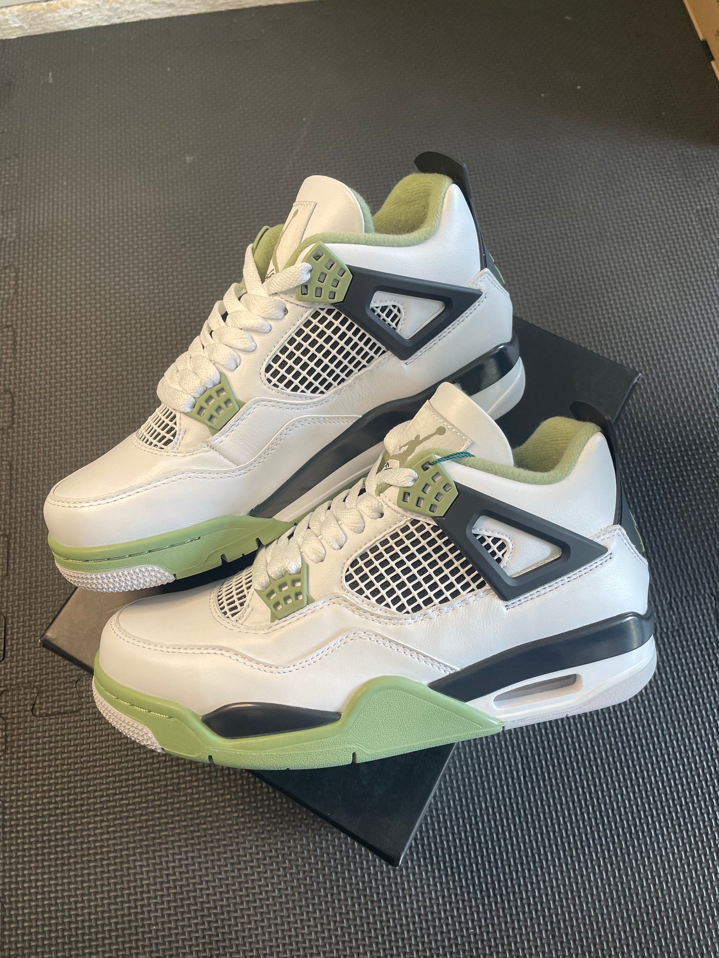 Jordan 4 Retro "Seafoam"