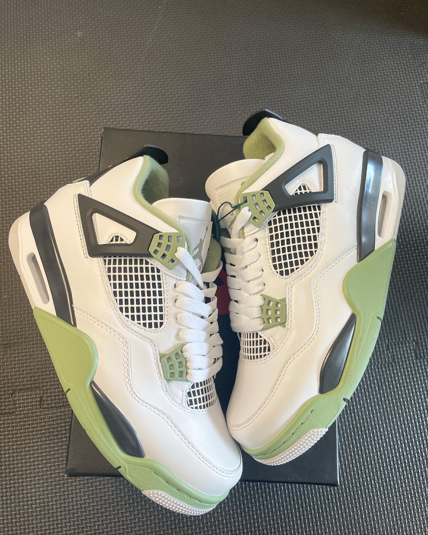 Jordan 4 Retro "Seafoam"